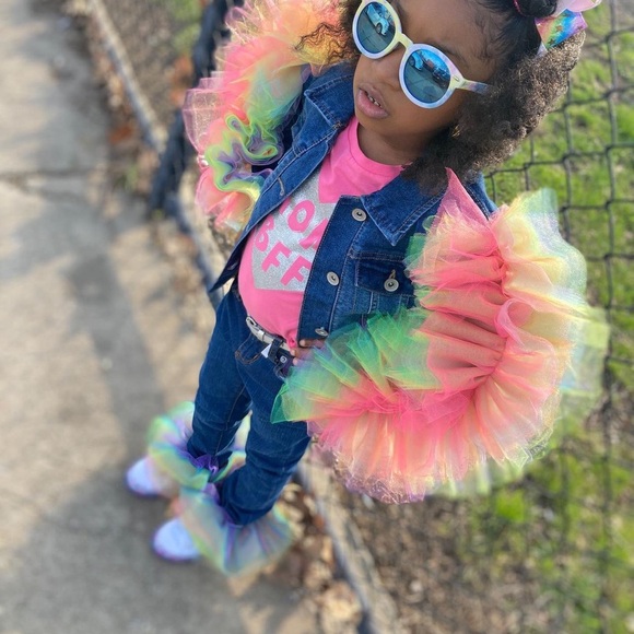 4 pair of Jeans 1 Jean Jacket 1 pair of Socks - Picture 3 of 15